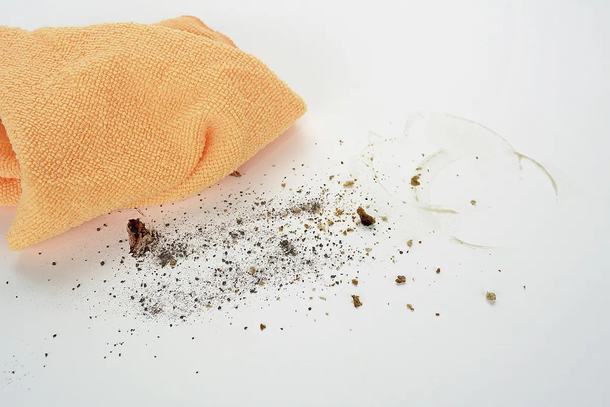 Microfibre vs Cotton Cloths: Which Is Better for Streak-Free Polishing?